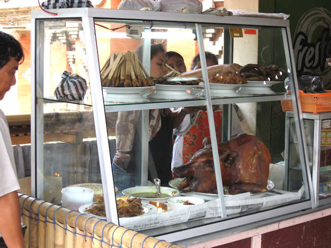 バトゥブランのお店 Warung Makan Gianyar