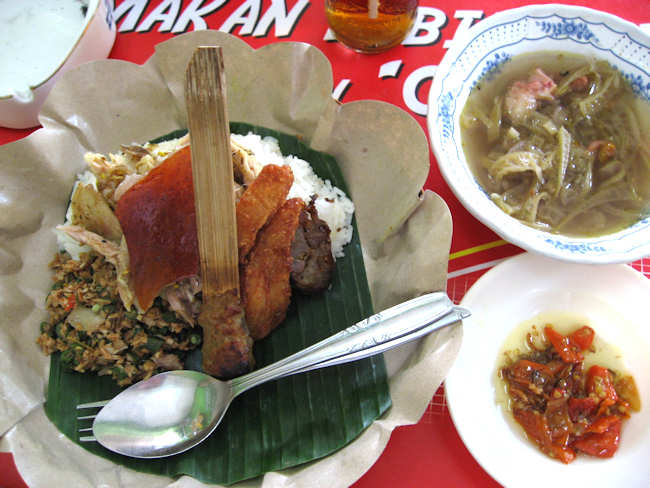 バトゥブランのお店 Warung Makan Gianyar