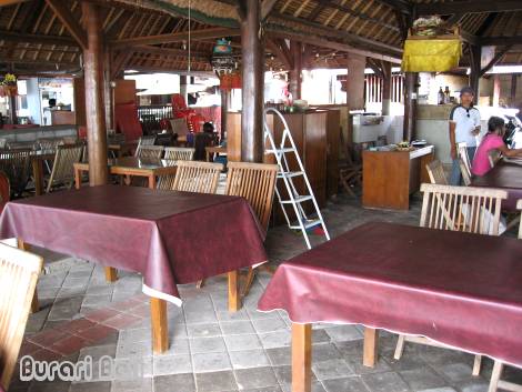 バヤン･カフェ Bayang Cafe ジンバラン イカンバカール - バリ島お店情報 - ぶらりバリ島