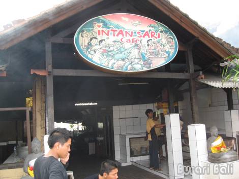 インタン･サリ･カフェ INTAN SARI CAFE ジンバラン イカンバカール - バリ島お店情報 - ぶらりバリ島