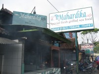 マハルディカ･カフェ Mahardika Cafe ジンバラン イカンバカール - バリ島お店情報 - ぶらりバリ島