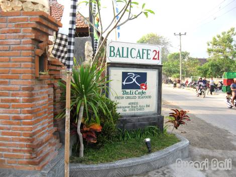 バリ･カフェ 21 Bali Cafe 21 ジンバラン イカンバカール - バリ島お店情報 - ぶらりバリ島