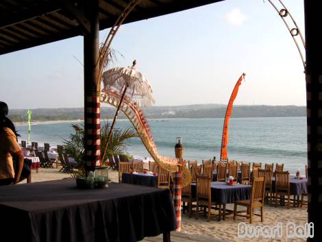 グランド･シービュー･カフェ Grand Seaview Cafe ジンバラン イカンバカール - バリ島お店情報 - ぶらりバリ島