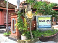 ホワイト･サンド･カフェ White Sand Cafe ジンバラン イカンバカール - バリ島お店情報 - ぶらりバリ島