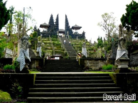 プナタラン アグン寺院 Pura Penataran Agung