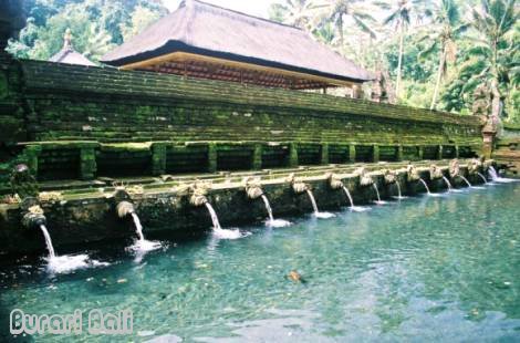 ティルタ エンプル寺院 Pura Tirta Empul