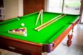 Fun Home in Cloverdale- AIRPORT/NETFLIX/POOLTABLE ホテルの詳細