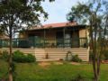 Lakes Entrance Country Cottages ホテルの詳細