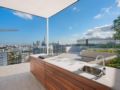 Luxury City Action - Pool, Views, Rooftop Terrace ホテルの詳細