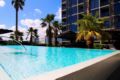 North Melbourne Getaway2bdr/2bth/parking/pool/gym ホテルの詳細