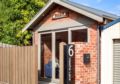 Quiet warehouse living in convenient location ホテルの詳細