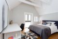 Stay in a Converted 19th-Century Horse Stable ホテルの詳細