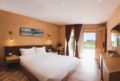 Big bed room with lake view ホテルの詳細