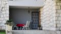 Beachside villa Stone with garden EOS-CROATIA ホテルの詳細