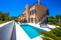 Holiday house with pool, Vila Relax ホテルの詳細