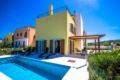 Holiday house with pool, Vila Yellow ホテルの詳細