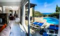 A Santorini Inspired Villa with Panoramic Sea View ホテルの詳細