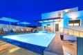 Perla Bianca Villa with Private Heated Pool ホテルの詳細