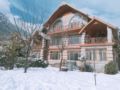 3BR Luxurious Wooden Chalet In Himalayas ホテルの詳細