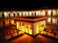 Hotel Surya Vilas Palace ホテルの詳細