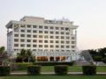 Sun N Sand Shirdi Hotel ホテルの詳細