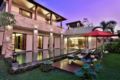 2 Bedroom Family Villas Closes Batu Bolong Beach ホテルの詳細