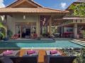 4 BDR Kinaree Villa Private Pool at Seminyak ホテルの詳細