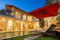 4 BDR Luxury Villa in Centre Seminyak ホテルの詳細