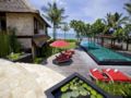 4 BDR Villa S Beach Front Canggu ホテルの詳細