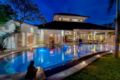 Amazing Villas Complex, 8 BR, Seminyak w/ staff ホテルの詳細