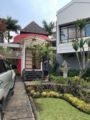 COZY BIG HOUSE near JATIM PARK 1 ホテルの詳細