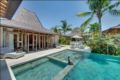 Elegant Teak Villa in Canggu- 50m from Beach/Surf ホテルの詳細