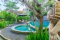 Experience Ubud from this 2BR Garden Bungalows ホテルの詳細