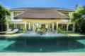 Family Villas Surrounded by RiceField Seminyak 5BR ホテルの詳細