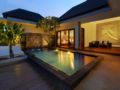Private pool-view villa set amid tropical gardens in the Seminyak Area ホテルの詳細