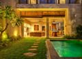 Stunning 4BR designer made villa Lora Sanur Bali ホテルの詳細
