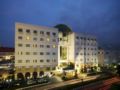 Surabaya Suites Hotel ホテルの詳細