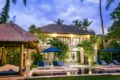 The beach front villa north bali ホテルの詳細