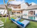 Tropical & Tranquil 7BR in Seminyak-Hiburan Villas ホテルの詳細