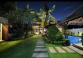 VILLA SEMINYAK CENTER 4 BR LARGE GARDEN & POOL ホテルの詳細