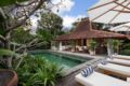 Wooden Style Luxury Villa in Canggu Area ホテルの詳細