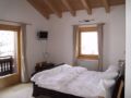 Designer Luxury Chalet Apartment in Livigno ホテルの詳細