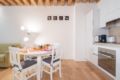 Loft 96 Spacious modern apt close to train station ホテルの詳細