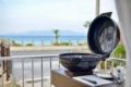 Beautiful beach front of you.Beach side house ONNA ホテルの詳細