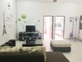 Batu Berendam 3 Bedroom Opposite Airport/ 11 pax ホテルの詳細