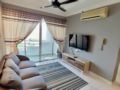 Comfy 3 Bedrooms w/ Balcony 5 min to USM&Queensbay ホテルの詳細