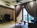 Comfy home, Radia Residence, Bukit Jelutong,WiFi ホテルの詳細