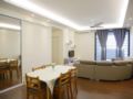 COZY AND SPACIOUS 2 BEDROOM APARTMENT ホテルの詳細