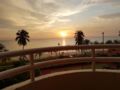 Family 3 bedroom beachfront home, amazing sunset ホテルの詳細