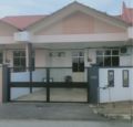 HomeStay Seremban 3Room 6-9pax/3min to Town ホテルの詳細